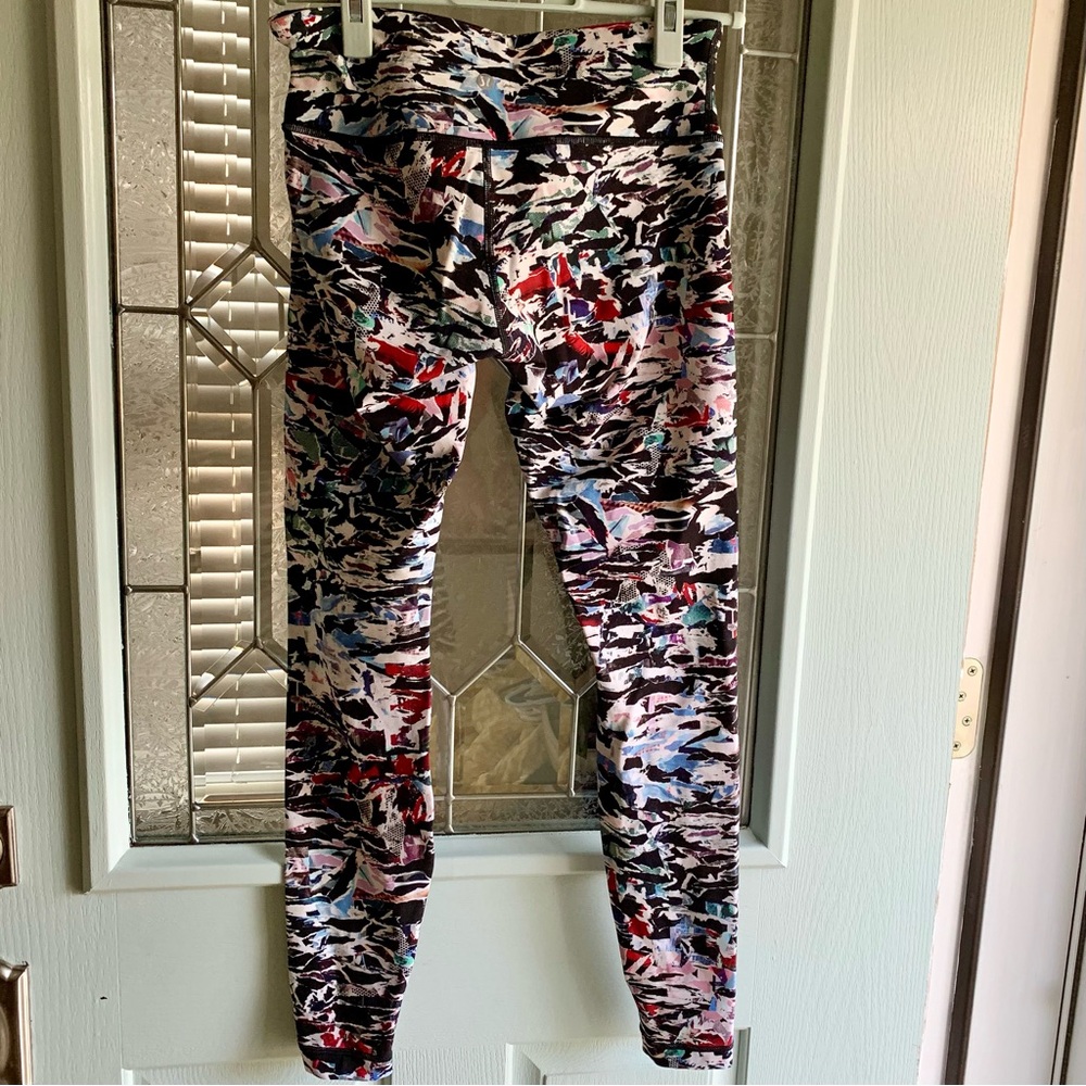 Size 6LULULEMON Patterned Wunder Under Full-length Leggings
74